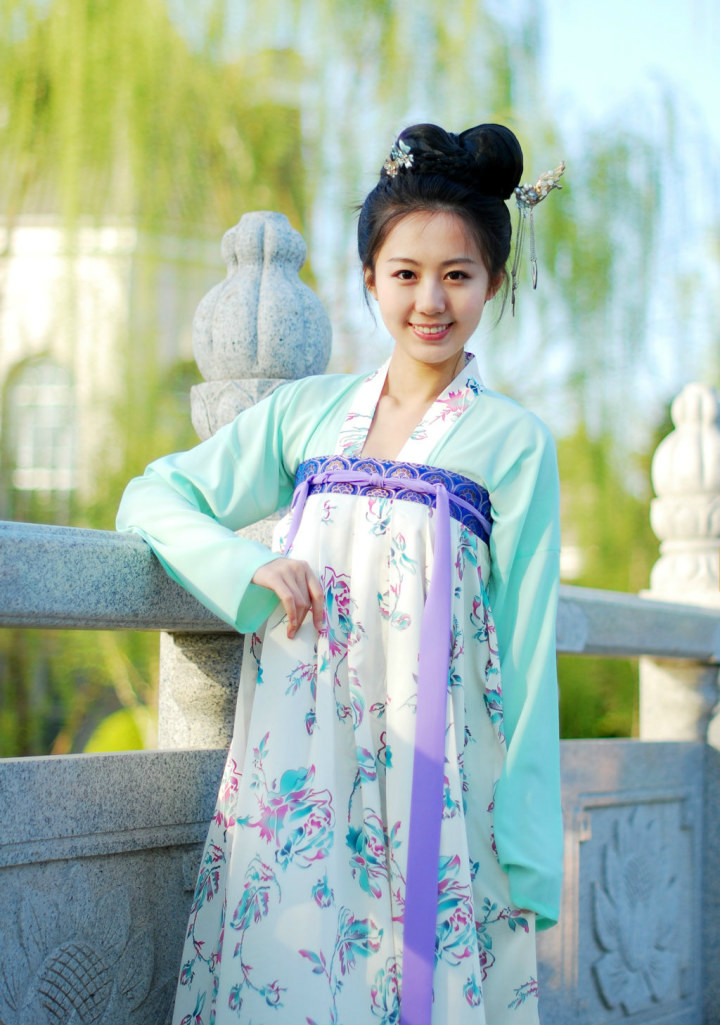  p>汉服,全称是"汉民族传统服饰",又称汉衣冠, a href="#">汉装 /a>, 