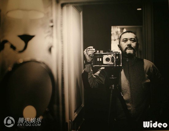  p>周润发(chow yun fat),1955年5月18日出生于香港南丫岛,籍贯广东省