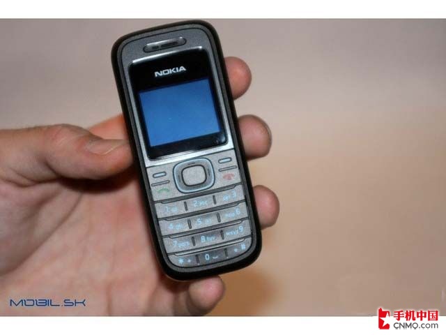  p>诺基亚1208手机采用经典的直板造型,102×44.1×17.