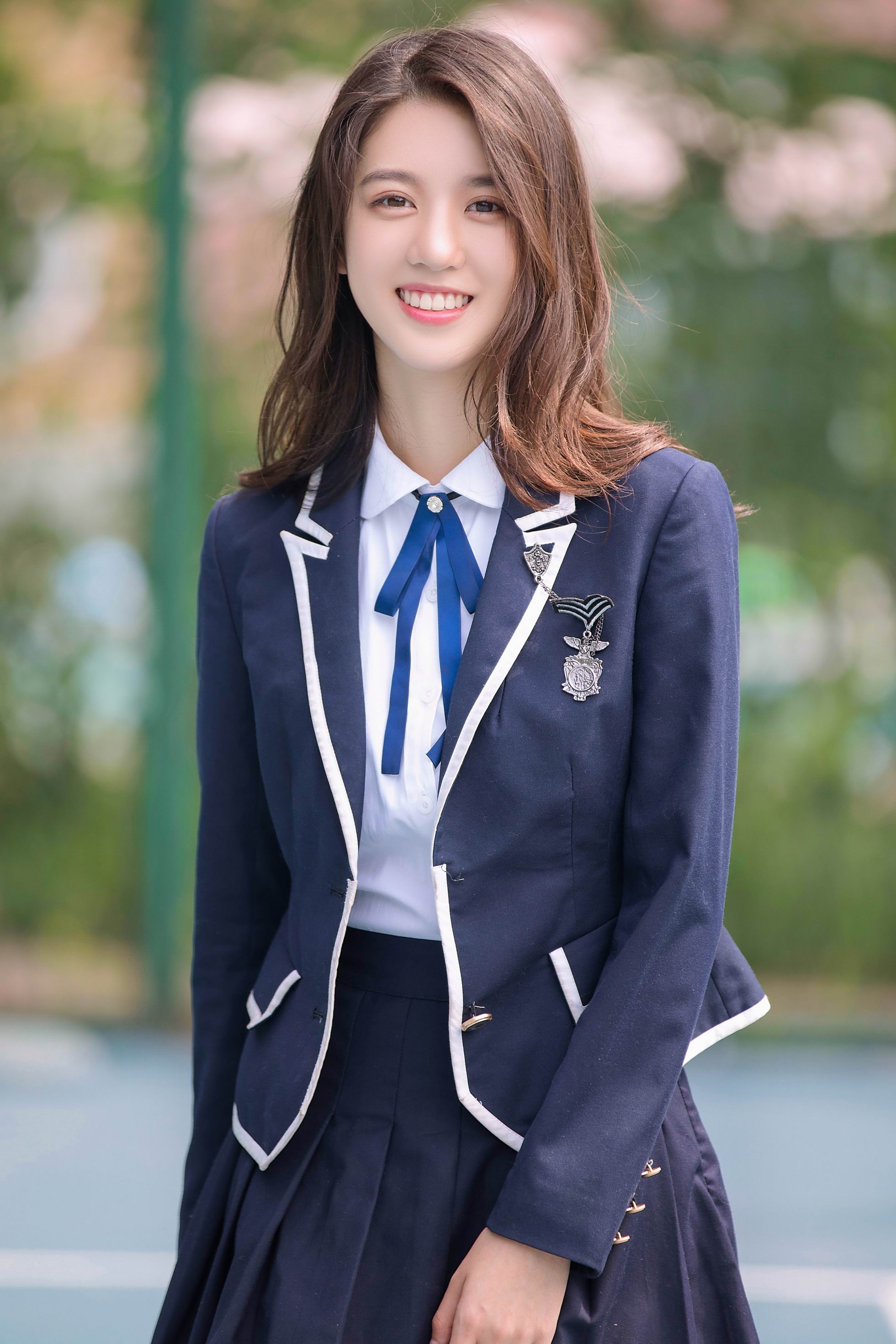  p>李凯馨,1999年10月12日出生于中国台湾,新加坡籍华裔影视女演员