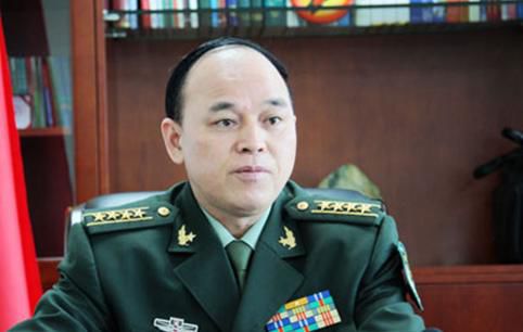 target="_blank" href="/item/河源">河源 /a>人,1976年入伍,少将军衔