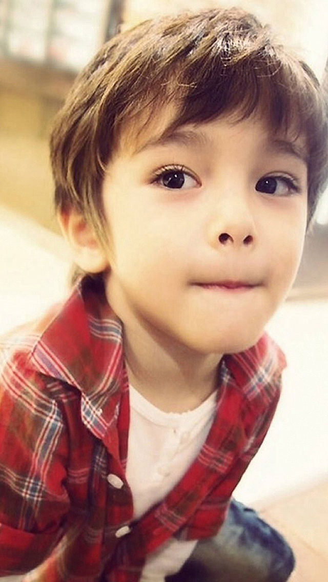 年2月6日出生于 a target="_blank" href="/item/澳大利亚/146759"