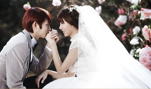  p>《我们结婚了第二季》讲述的是假扮成新婚夫妇的三对明星,真的将