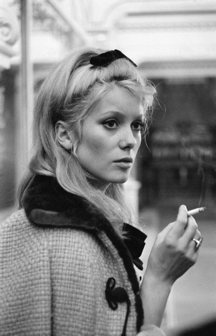  p>凯瑟琳·德纳芙(catherine deneuve),1943年10月22日出生于法国