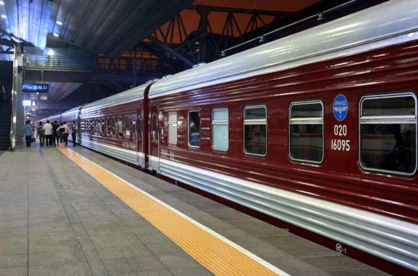  p> b>019/020次"东方号"列车 /b>(俄语: b>019Ч/020Щ "В