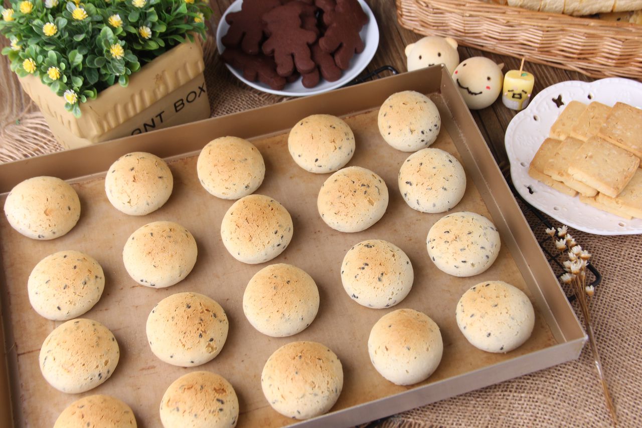  p>麻薯面包是日本人把糯米粉或其他淀粉类制成的有弹性和粘性的食品