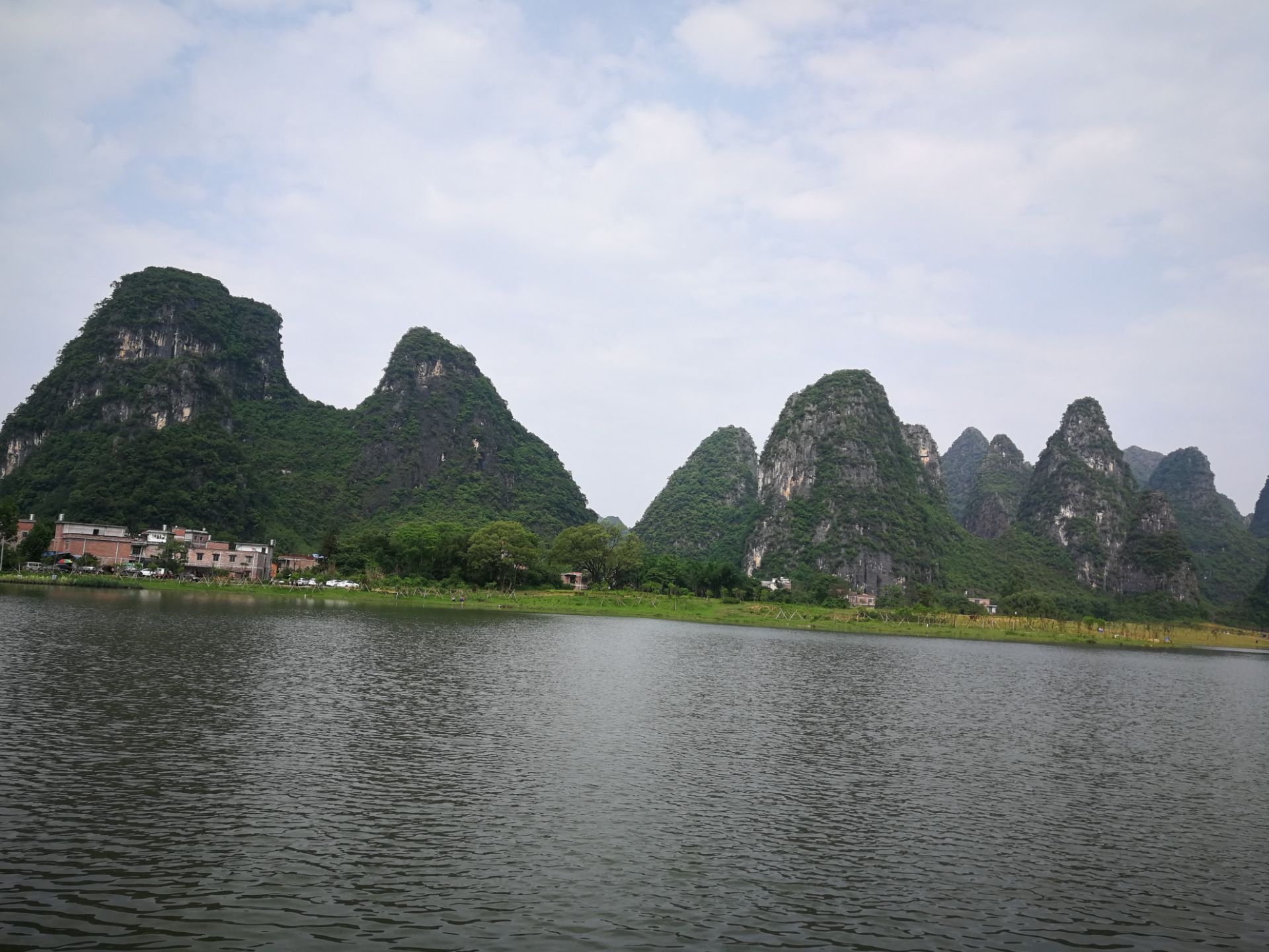  p data-id="gnwx15r4gf">钟山十里画廊景区位于贺州市钟山县城西北18