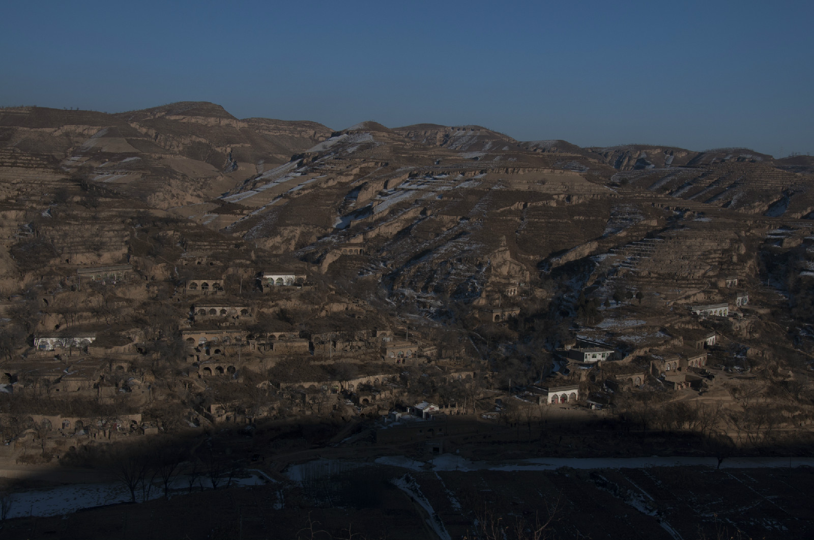  p data-id="gnzlgdawqa">郭家沟写生基地,又称陕北郭家沟黄土风情