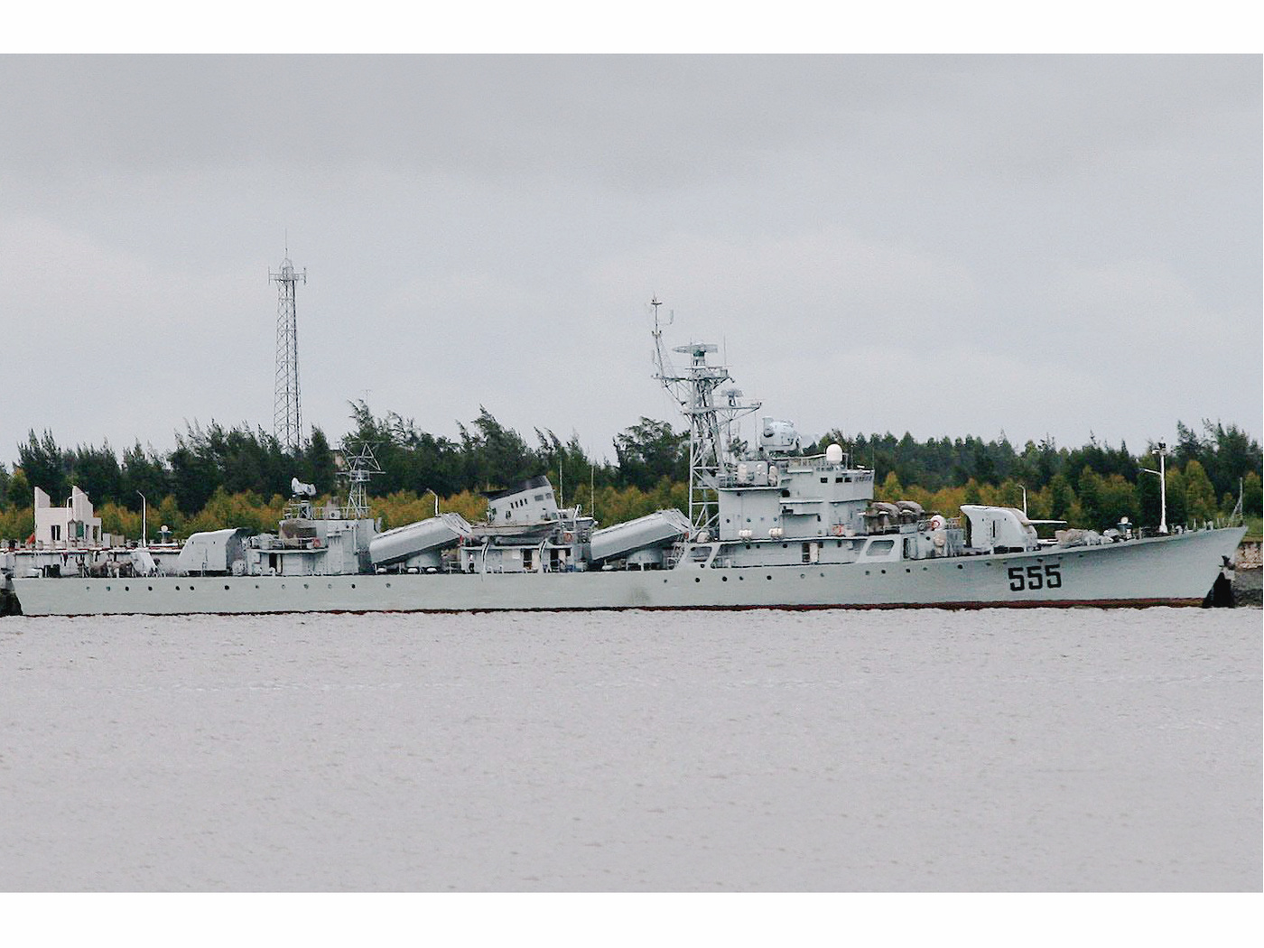  p>昭通号护卫舰(英文:zhaotong frigate,舷号:555),是中国研制建造的