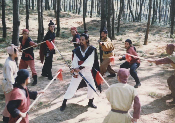  p>《独行客》是徐伟杰执导的电影, a target="_blank" href="/item