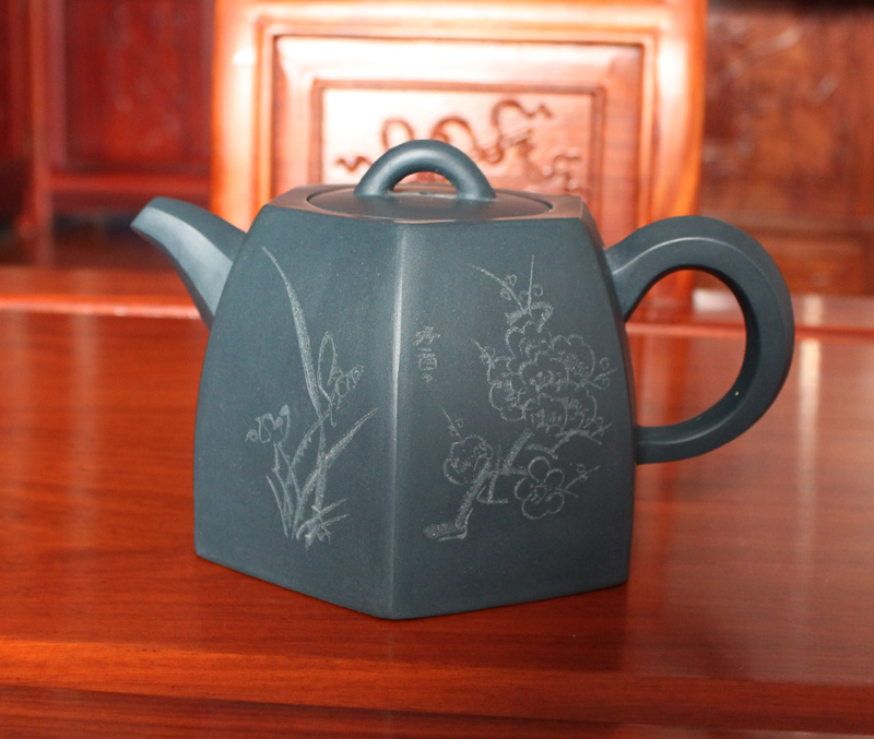 主要有名的同名人物有:徐娟,女,高级紫砂工艺师,中国工艺美术学会会员