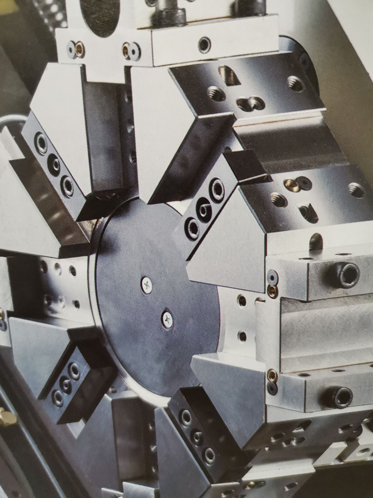  p>刀架是 a href="#" data-lemmaid="3205">数控车床 /a>非常重要的