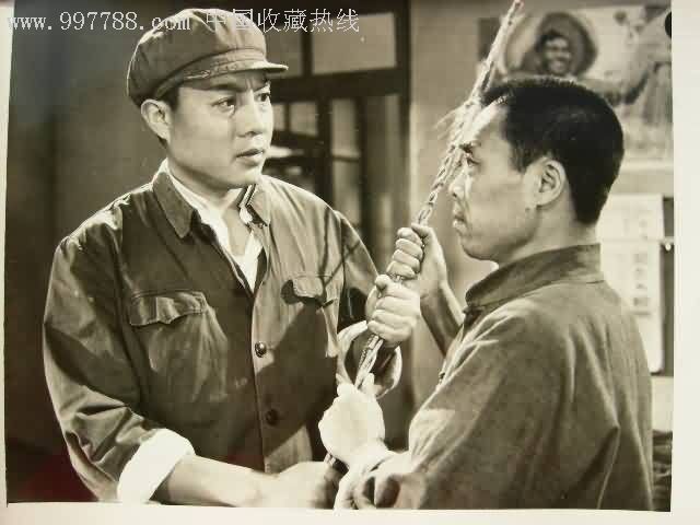 《青松岭》是 a target="_blank" href="/item/长春电影制片厂