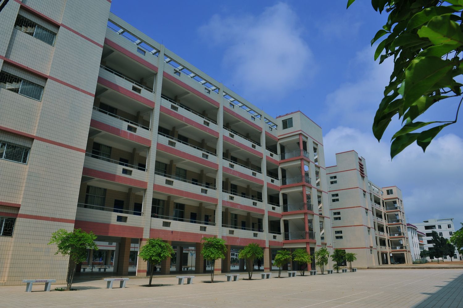 正科级单位,是 a href="#" data-lemmaid="96205">湛江市教育局 /a>批