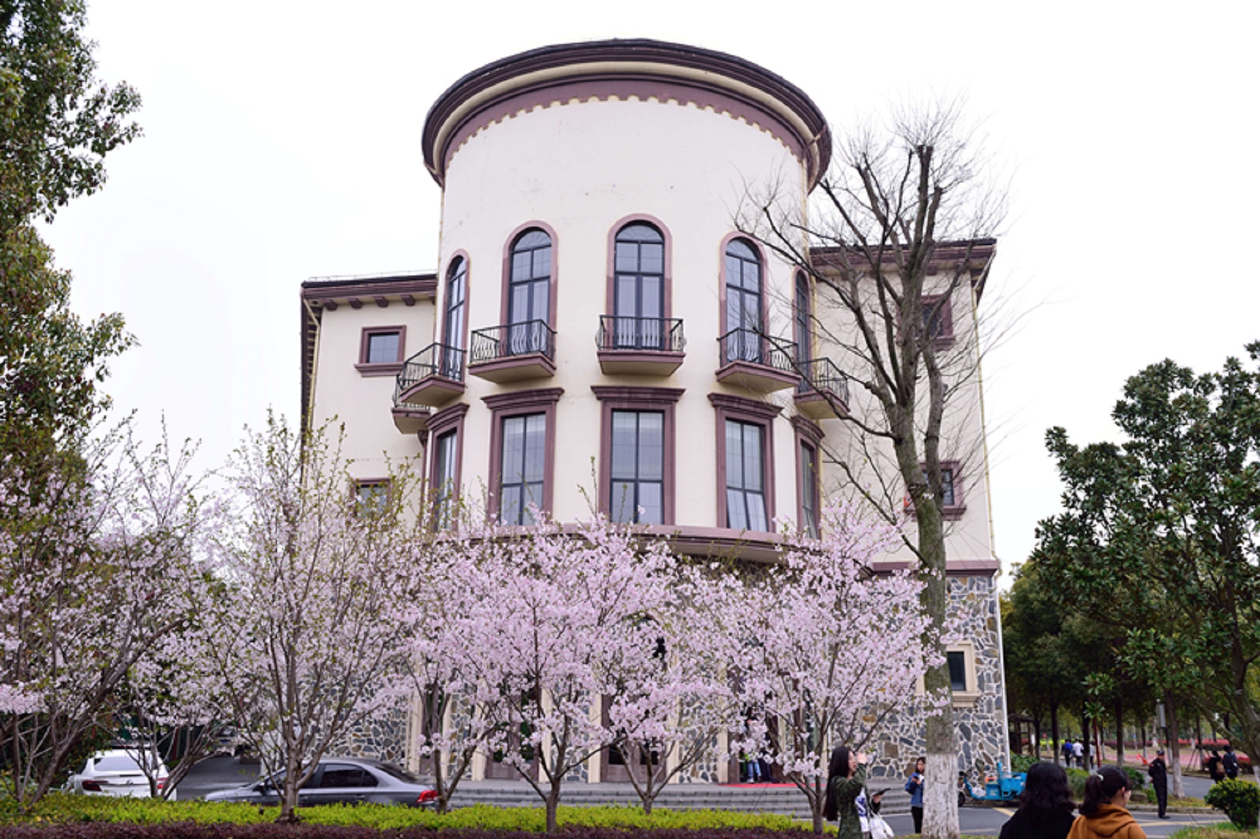 上海外国语大学贤达人文经济学院