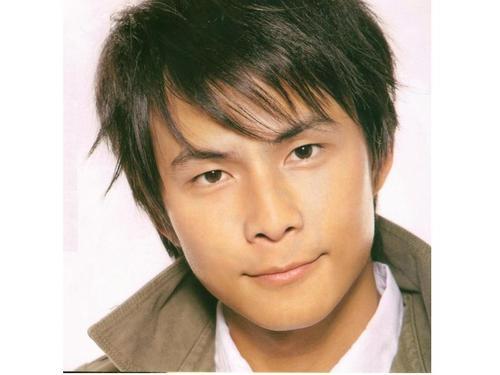  p>《你爱着别人》是孙协志演唱的一首歌曲,由孙协志谱曲填词.