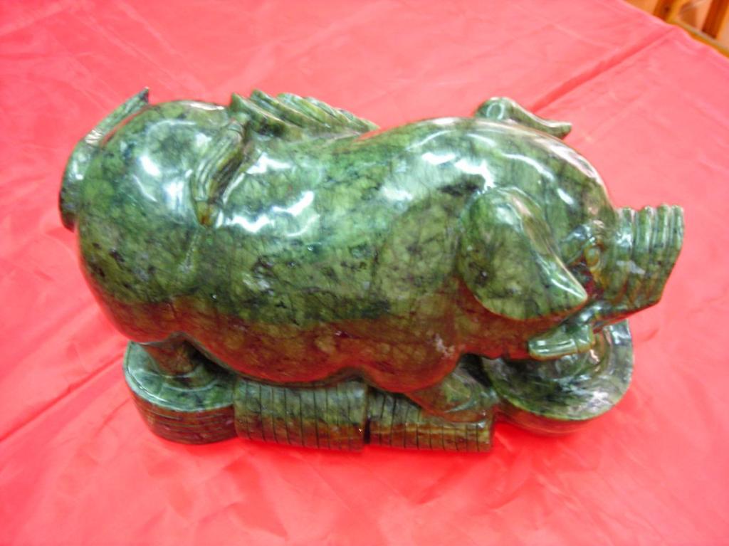  p>南方碧玉:英文名称southern jade 产于我国广东信宜市泗流的蛇纹石