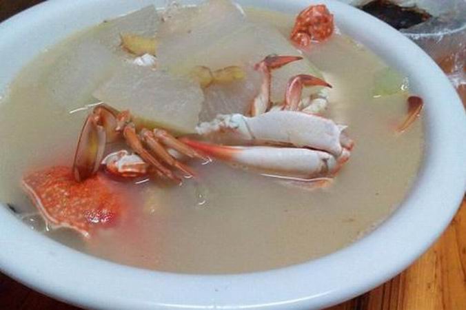  p>螃蟹冬瓜汤是一道美食,制作原料主要有菜蟹,冬瓜. /p>