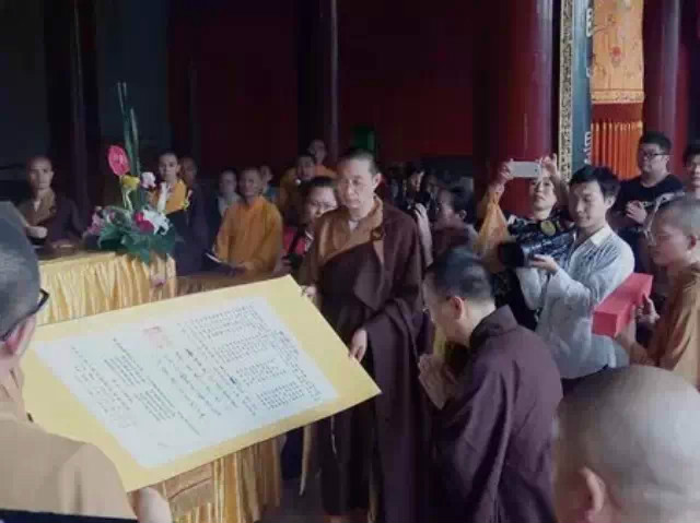 大愿法师为居士披袈裟事件