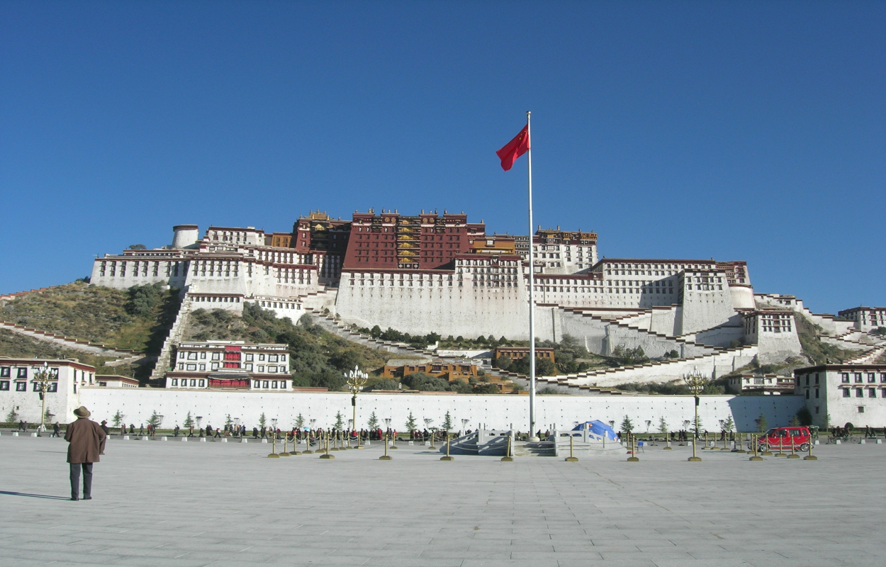  p>布达拉宫广场是世界海拔最高的 a target="_blank" href="/item