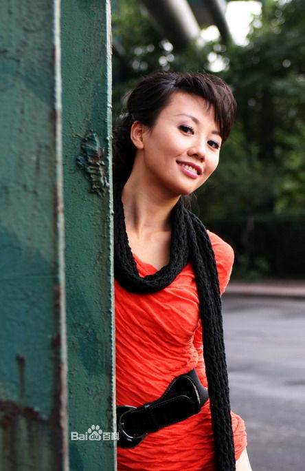  p>石琼璘,1979年10月23日出生于湖南长沙,中国内地节目主持人,毕业于