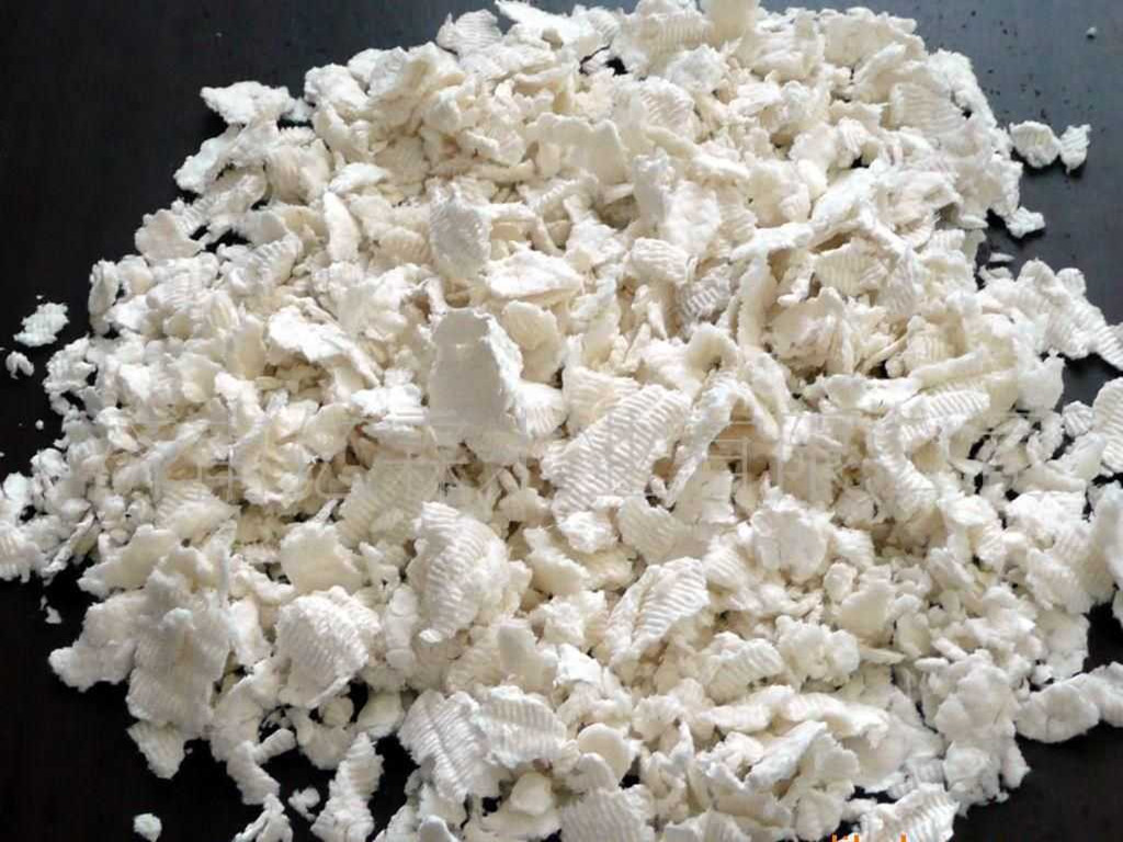  p>阔叶木浆纤维如桦木,杨木,椴木,桉木,枫木等,阔叶木纤维短,一般