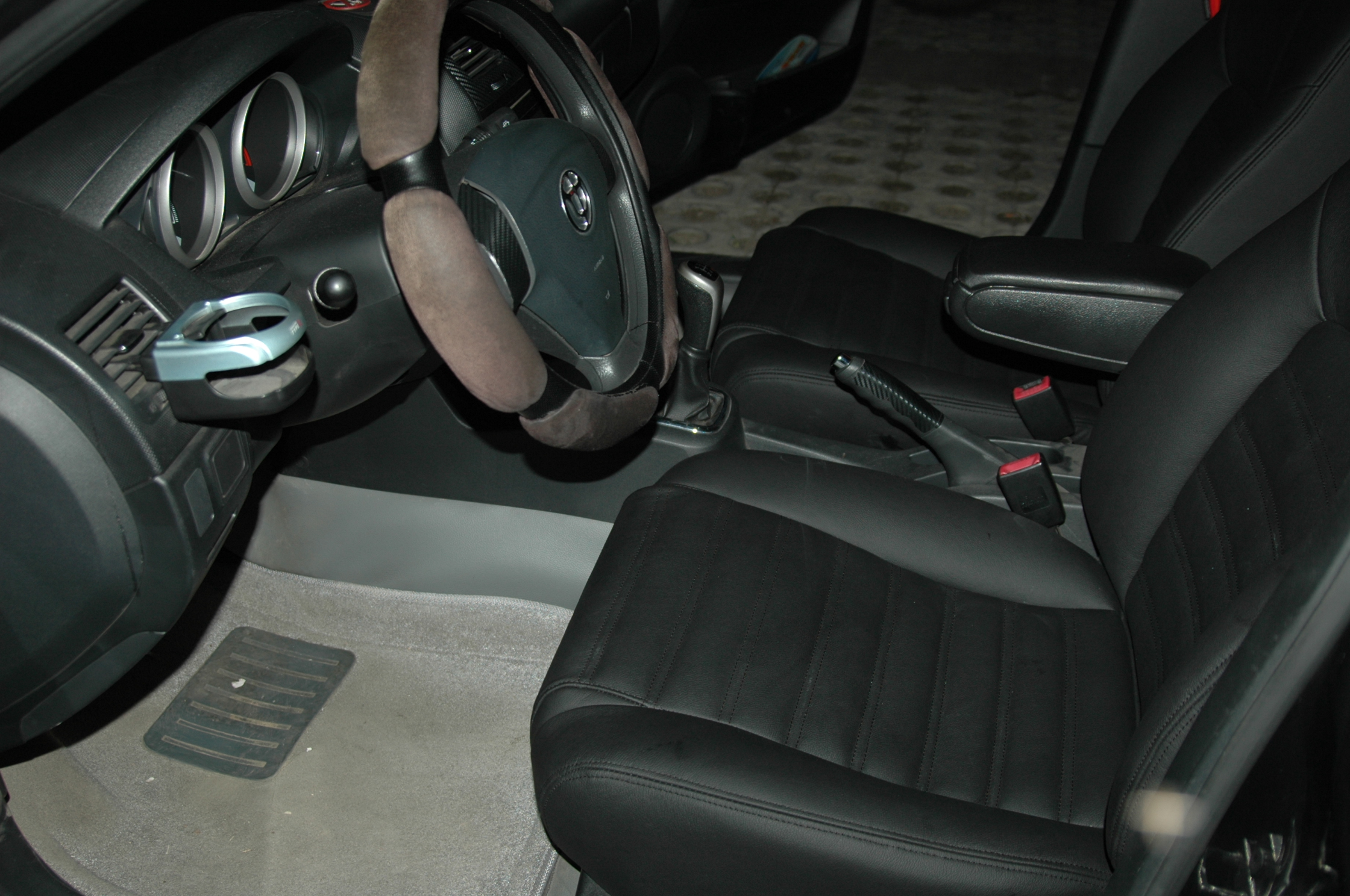 真皮座椅工作室是一家专业从事真皮座椅,汽车真皮座椅,汽车内饰改装