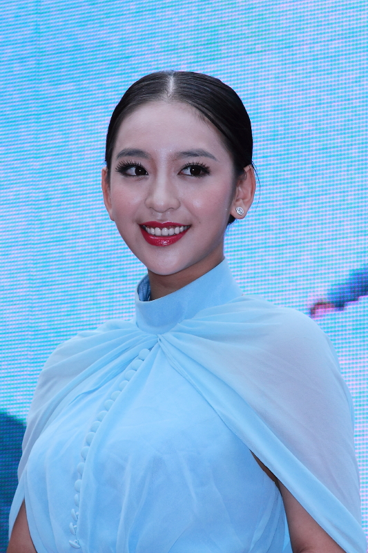  p>曹阳,1993年12月2日出生于湖北省荆州市,毕业于青岛大学,中国内地