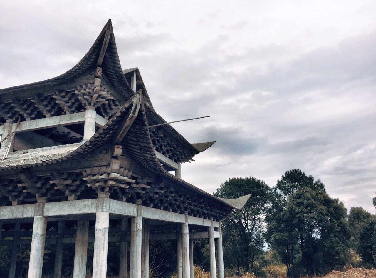  p>东堡山,又名文笔山,如人"端冕正笏",东堡