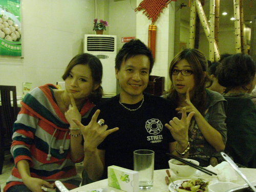  p data-id="gnrvm3n3ds">小钟,本名钟昀呈,1971年12月16日生于台湾