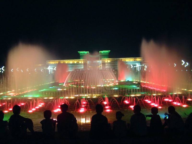 河北廊坊世纪广场