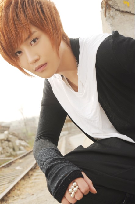  p data-id="gnyut0cufn">华强,艺名欧阳尚尚,男,中国内地原创歌手