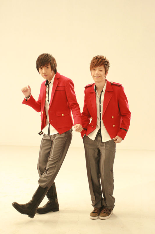  p>王栎鑫,1989年1月18日出生于湖南省常德市,中国内地流行乐男歌手