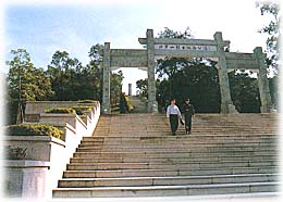 将军山革命烈士纪念碑位于 b>广东省东莞市长安镇 /b> b> a target="