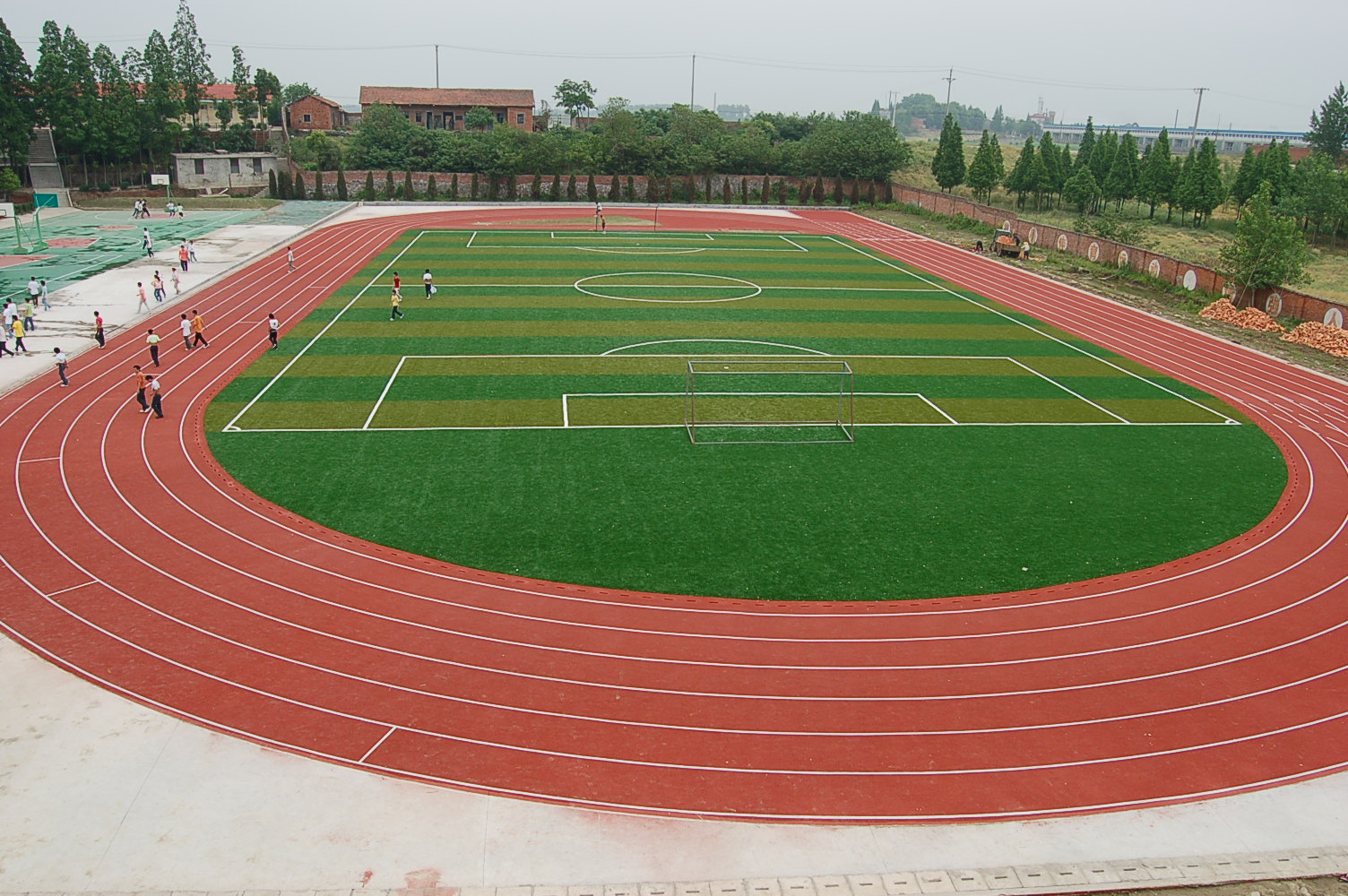  p>田径场(track-and-field ground)是田径运动的场地,用于田径运动