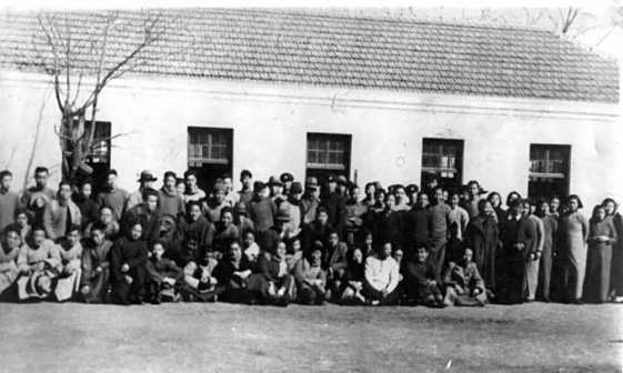 <p>1936年山大学潮中获释学生留影