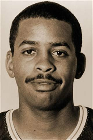  p>戴尔·库里(dell curry),全名沃德尔-斯蒂芬-库里一世,男,1964年6