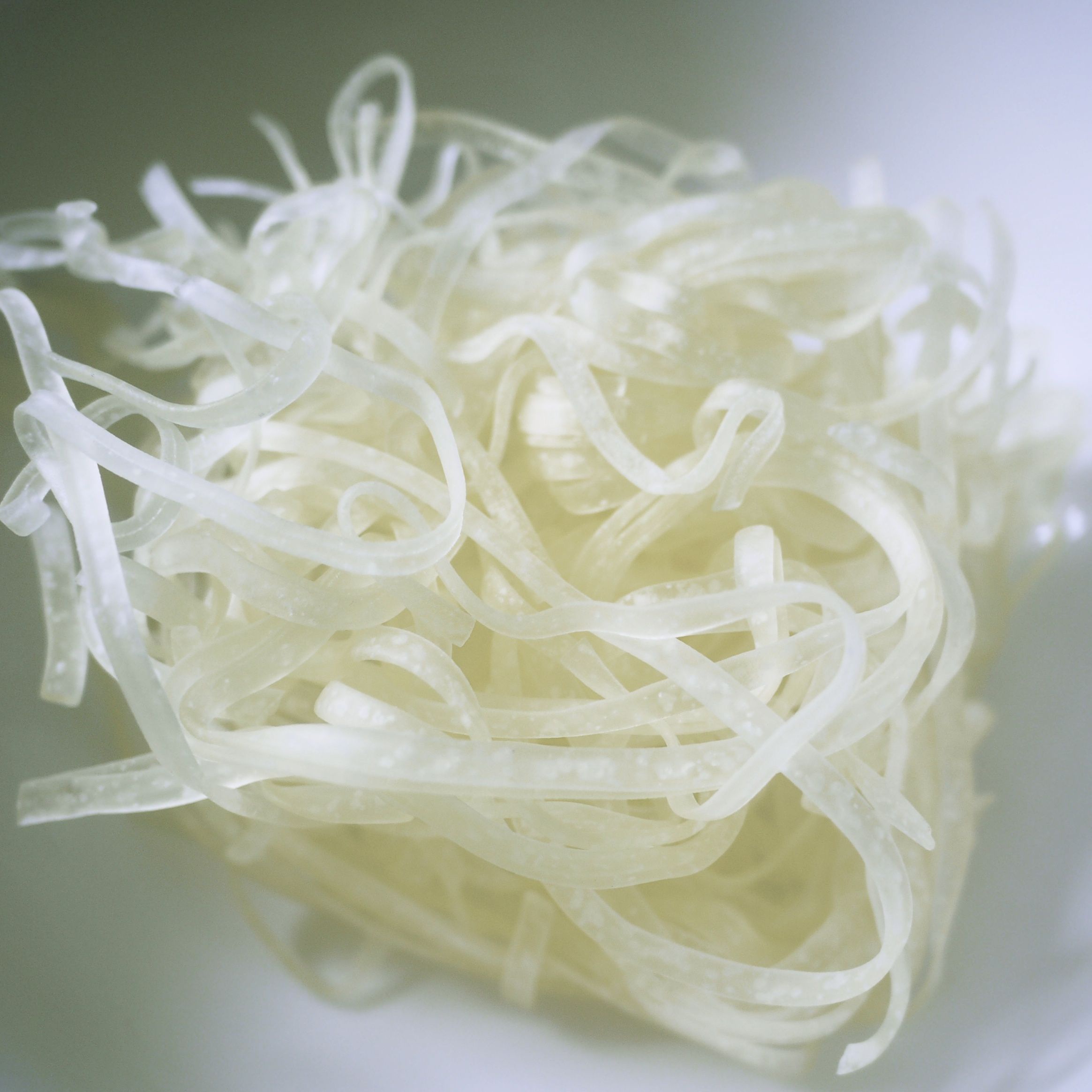  p>沙茶酱贡丸炒河粉是以干河粉,金兰酱油膏为主料制作的菜品. /p>