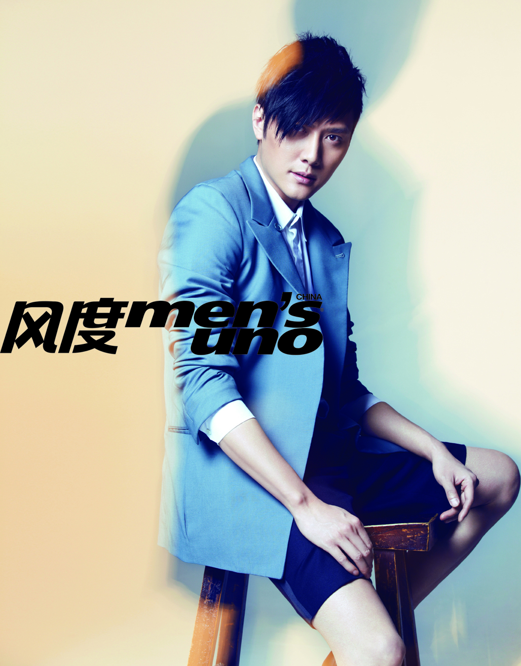  p>冯绍峰,原名冯威,1978年10月7日出生于上海市,中国内地男演员,毕业