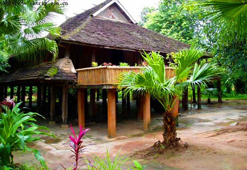  p>西双版纳傣族竹楼是"干栏"式建筑,早先以竹子为主要材料修建,建房