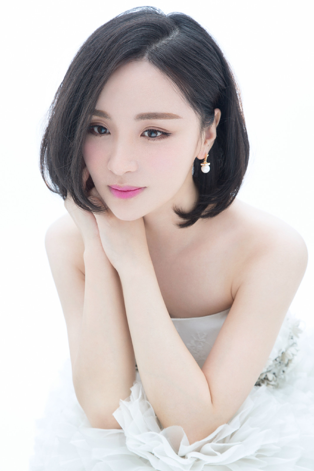  p data-id="gnrwo71w8o">鸿利 i>(原名刘虹利) /i>,出生于 a target=