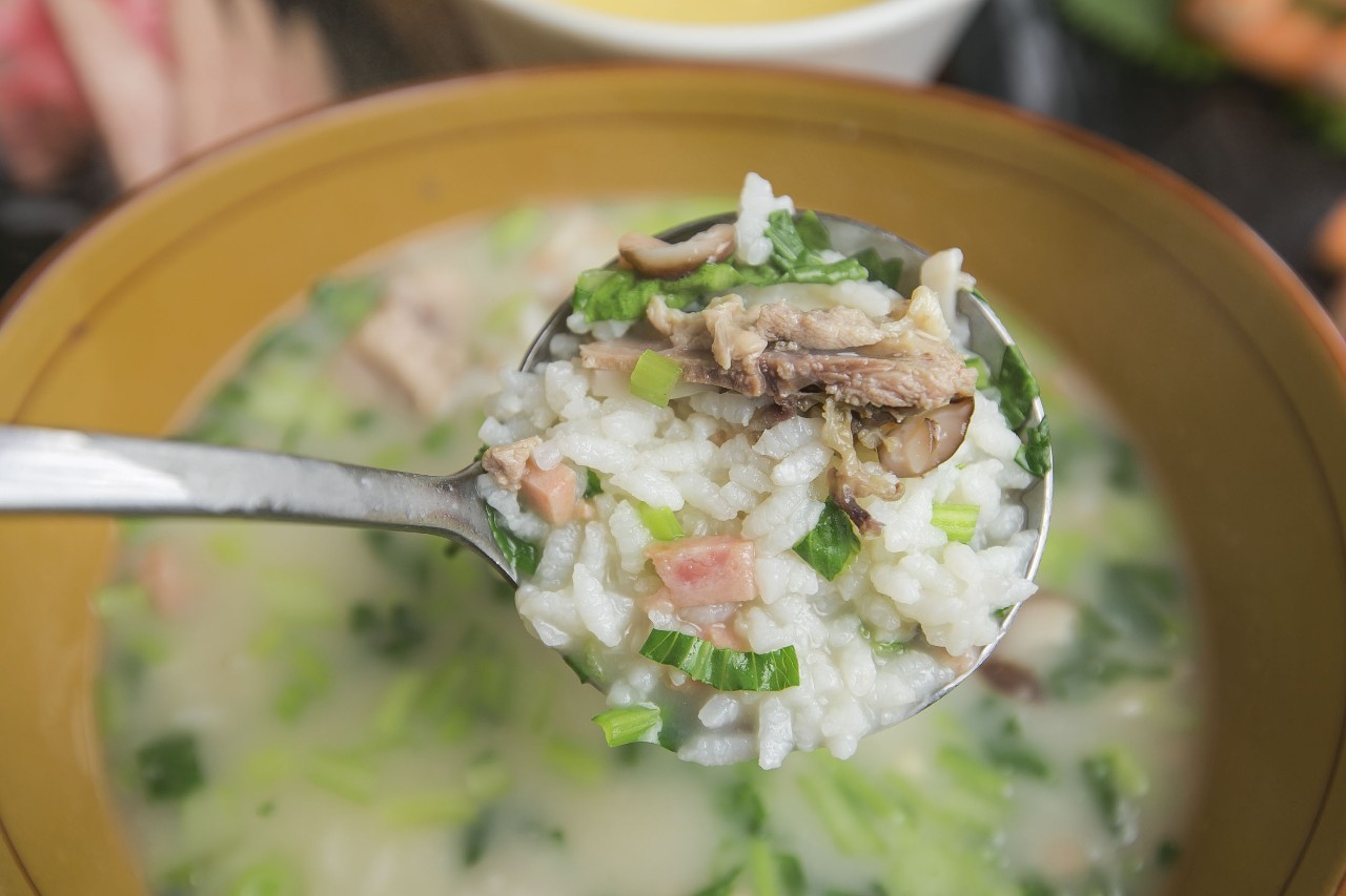  p>泡饭,江南一带(尤其是上海)的一种常见的食物,多用来当早饭.