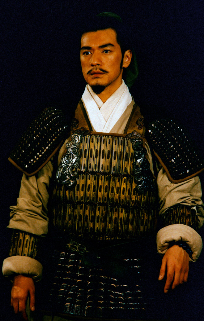 电影《赤壁》是由<a target="