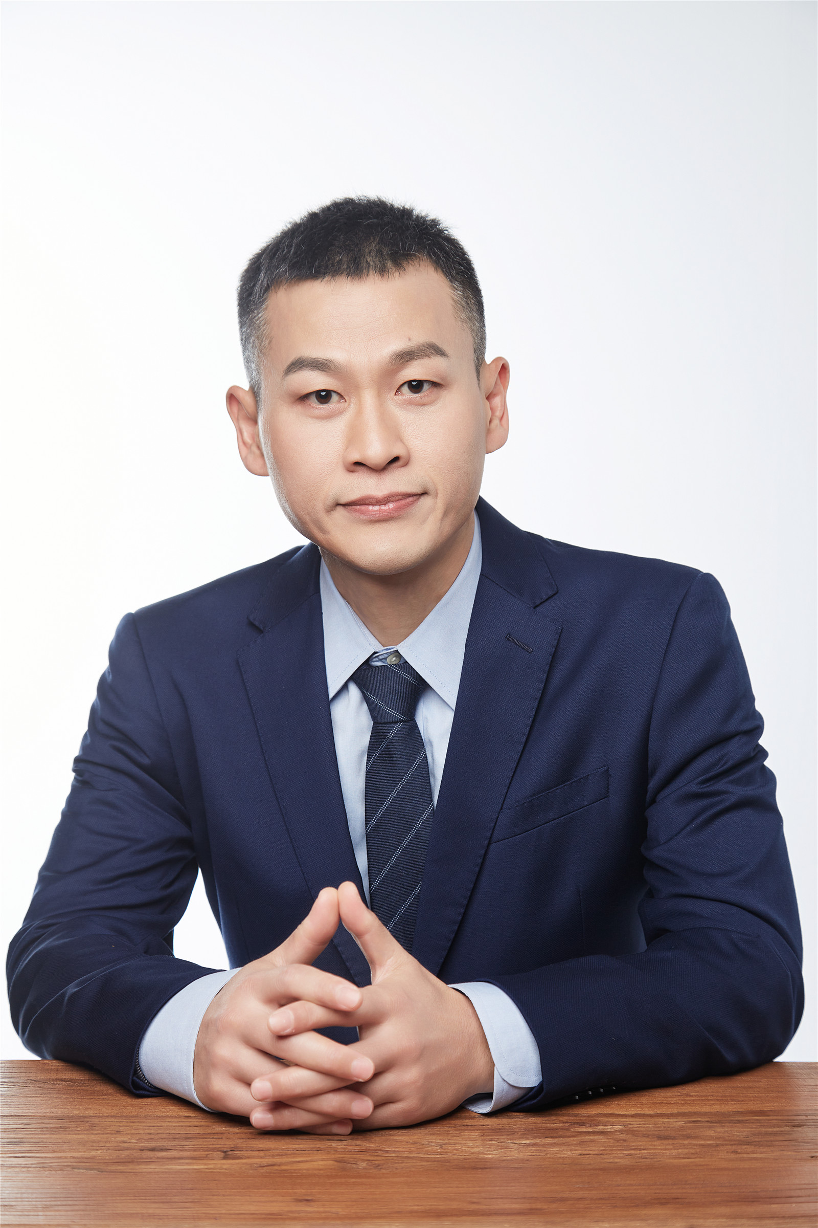  p data-id="gnwq6lyiht">王伟光,毕业于北京大学,博士,厦门大学教师