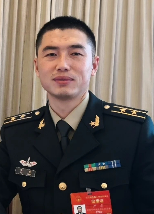 现任96753部队某连连长.