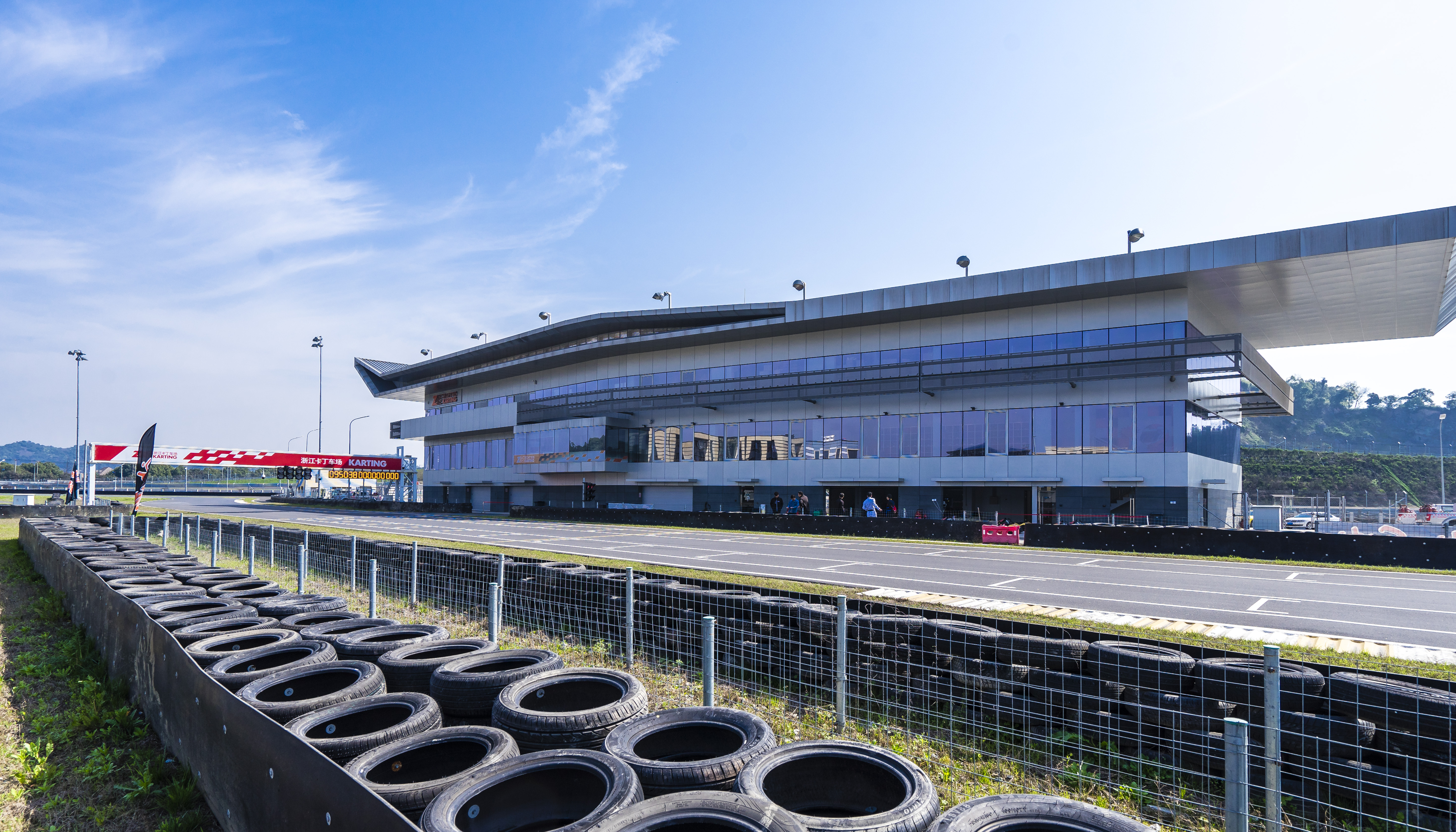 浙江省绍兴市柯桥区,占地面积10万平方米,总投资(16)亿元,全赛道总长