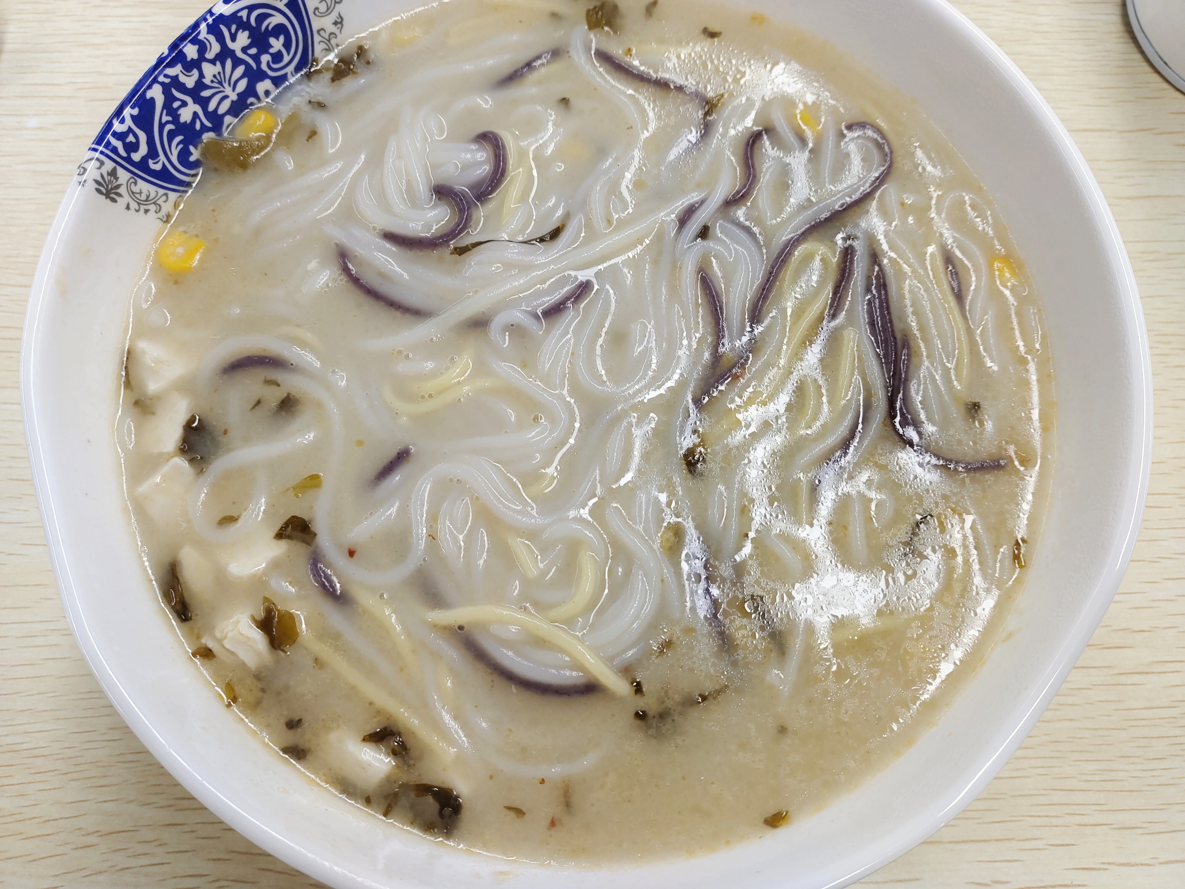  p data-id="gnwg3myqbv">鱼粉是湖南省衡阳市特色美食之一,利用新鲜