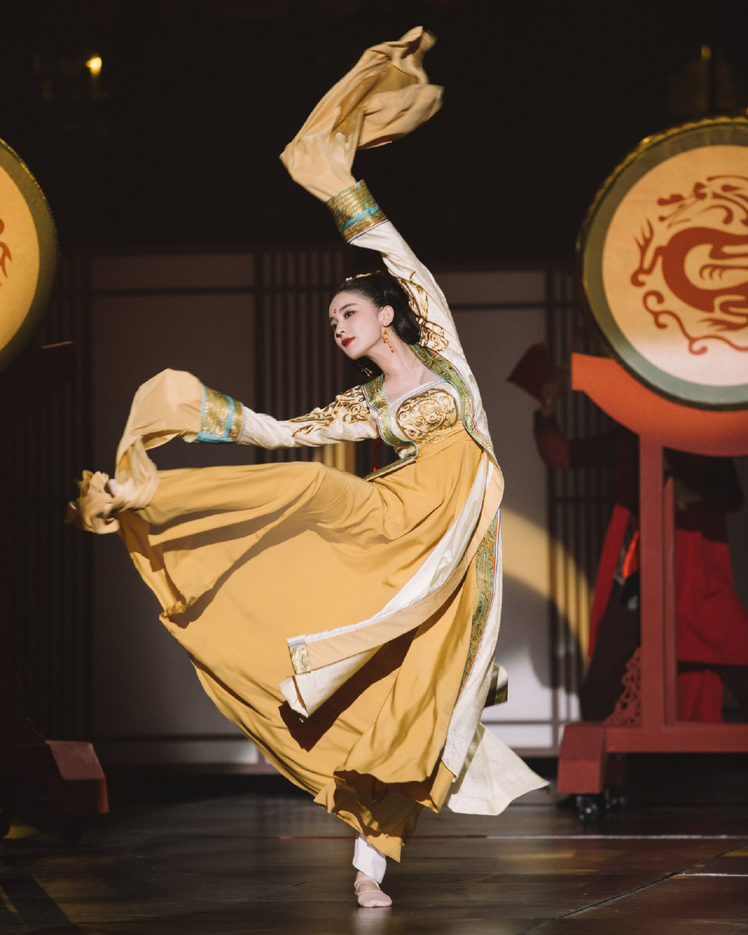  p>古力娜扎(gulnazar),1992年5月2日出生于新疆乌鲁木齐市,中国内地
