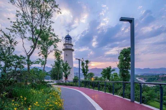  p>金海湾滨江公园沿嘉陵江岸线全长约17公里,在重庆两江新区境内由南