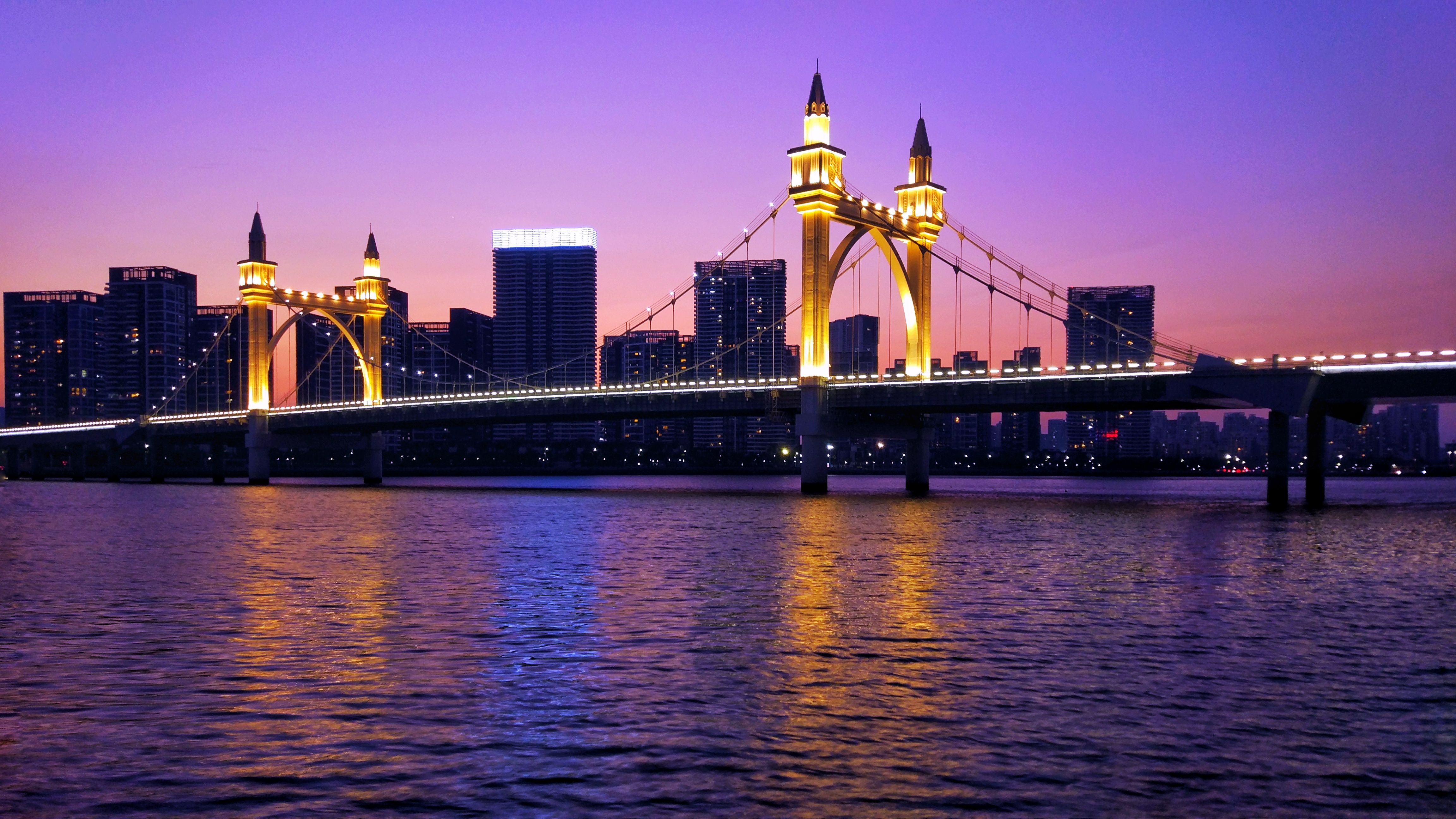  p>白石桥(baishi bridge),是中国广东省珠海市连接拱北片区和南湾